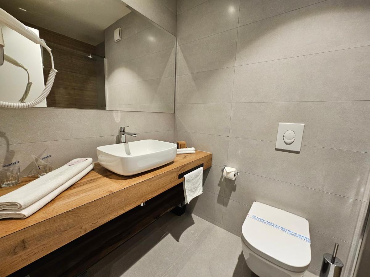 Hotel Etna Gracanica  Dış mekan fotoğraf