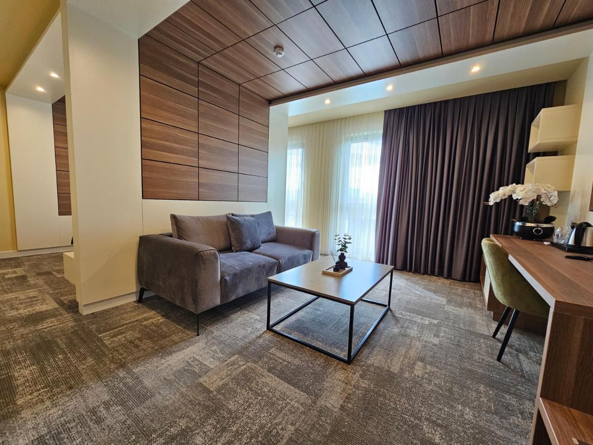 Hotel Etna Gracanica  Dış mekan fotoğraf