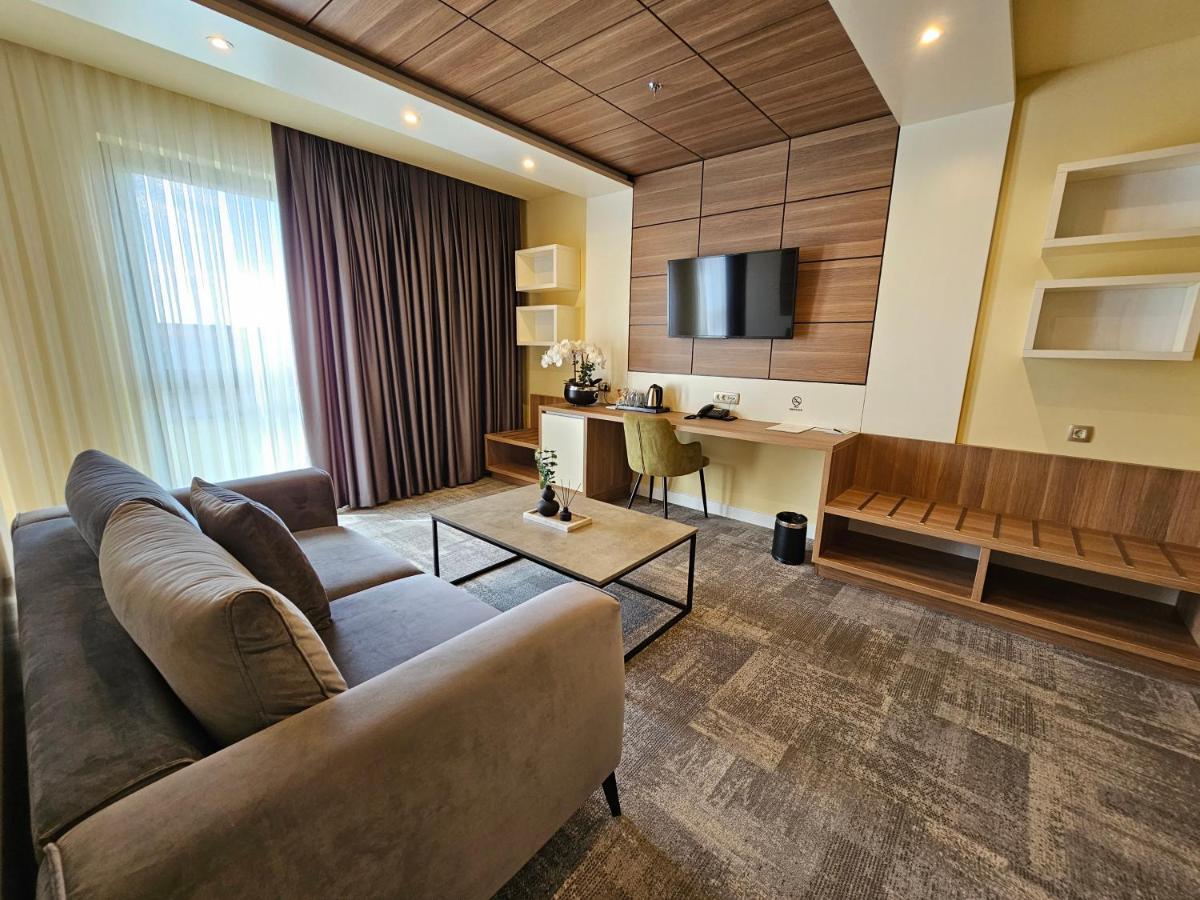 Hotel Etna Gracanica  Dış mekan fotoğraf