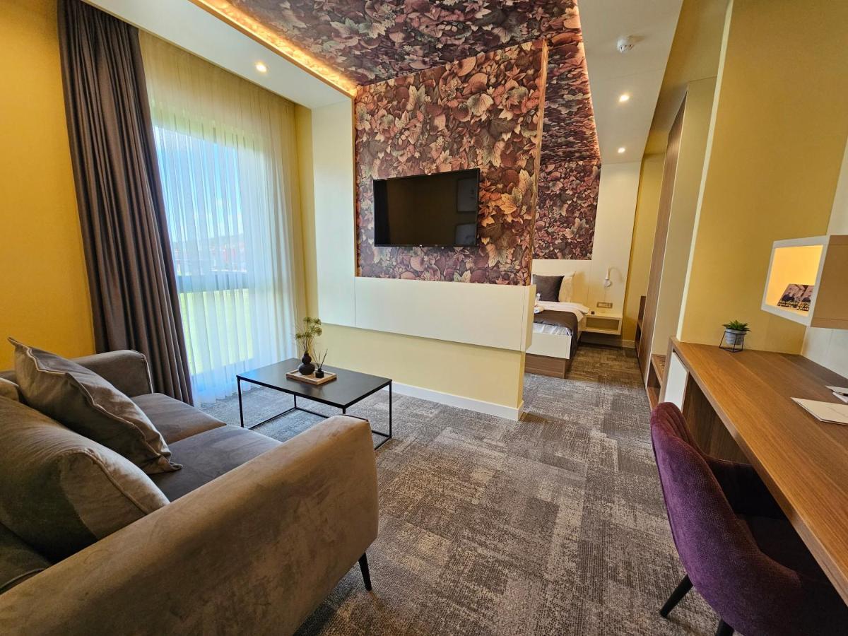 Hotel Etna Gracanica  Dış mekan fotoğraf